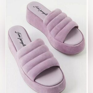 Free People Almost Paradise Lavender Platform Slide Sandals. Size 38, US 8.